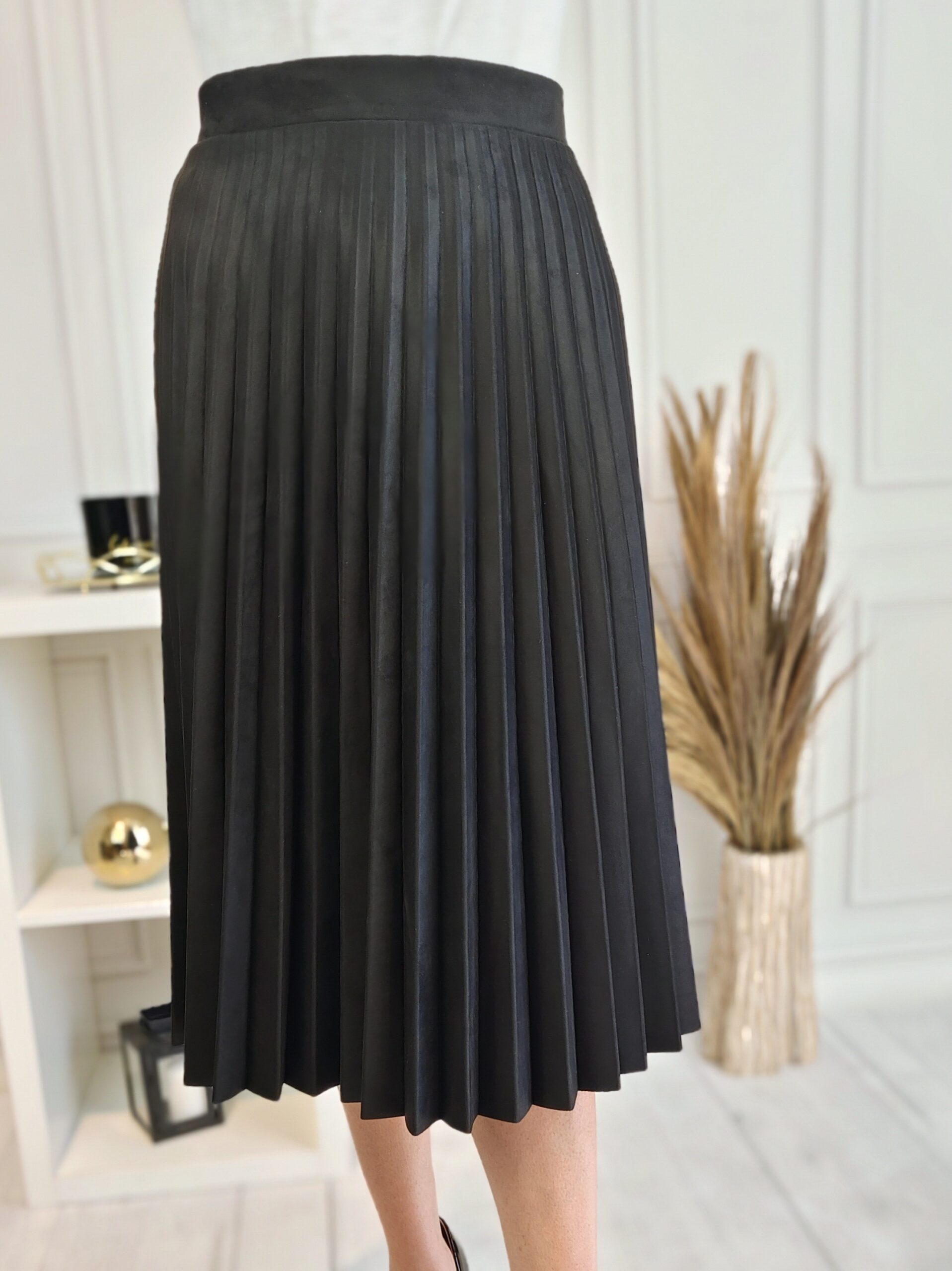 Plisowana spódnica z zamszu