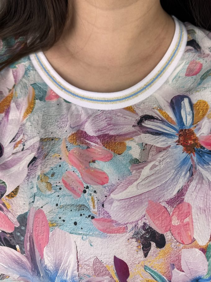 Blouse with decorative ribbing