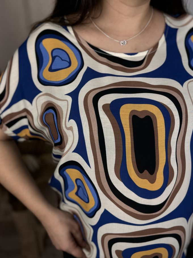Blouse with tied bottom