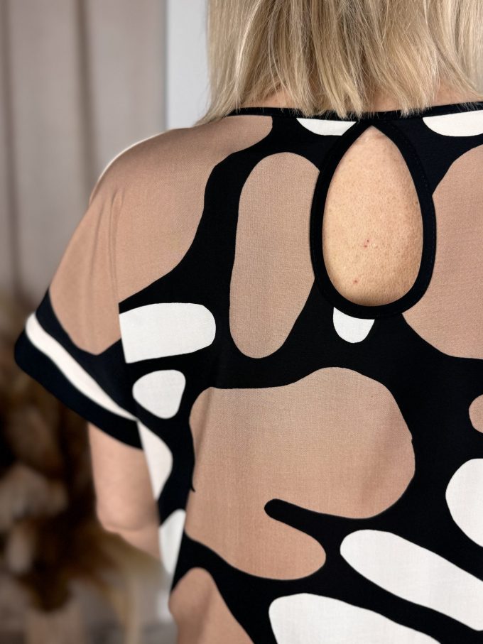 Viscose blouse with contrasting pleats