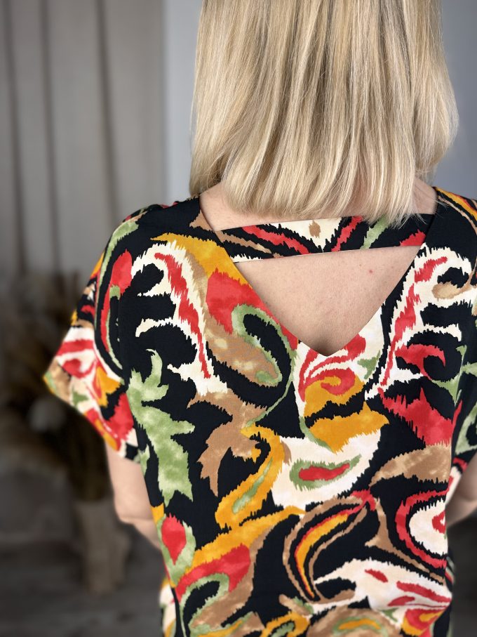 Blouse with back neckline