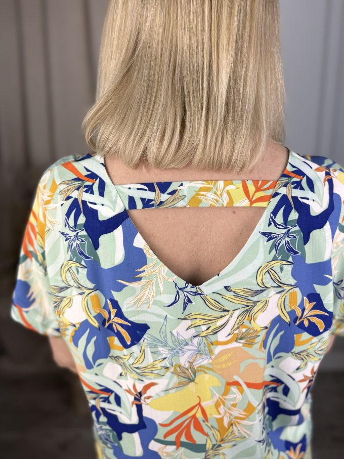 Blouse with back neckline