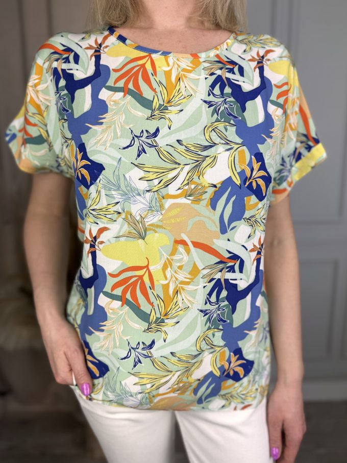 Blouse with back neckline