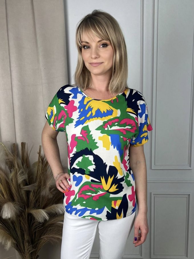 Blouse with back neckline