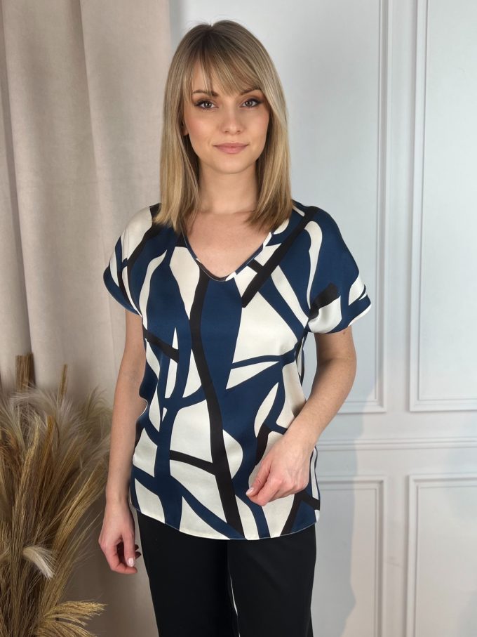 Blouse with kimono sleeves